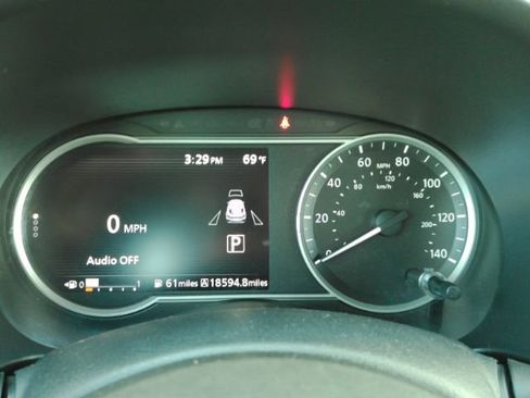 Used 2018 Nissan Kicks SV image 32