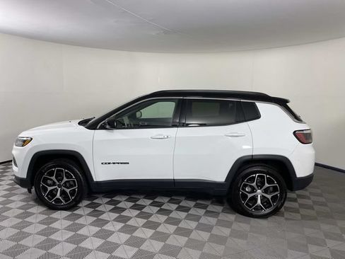 Used 2024 Jeep Compass Limited AWD/4WD image 5
