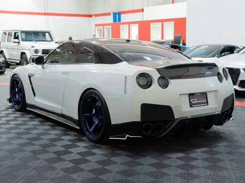 Used 2009 Nissan GT-R Premium AWD/4WD image 4
