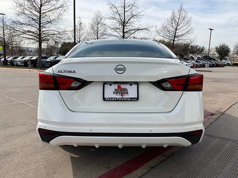 Used 2025 Nissan Altima 2.5 SV image 7