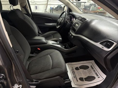 Used 2020 Dodge Journey SE w/ SE Popular Equipment Group image 16