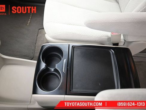 Used 2014 Toyota Sienna LE AWD/4WD image 17