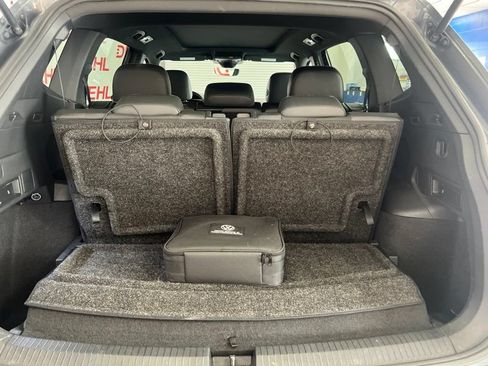 Used 2023 Volkswagen Tiguan SE R-Line FWD image 8