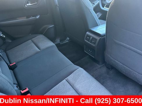 Used 2024 Nissan Rogue SV FWD image 19