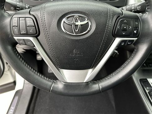 Used 2018 Toyota Highlander Limited image 14