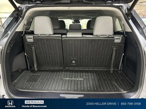 Used 2020 Toyota Highlander XLE AWD/4WD image 30