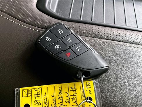 Used 2022 GMC Yukon SLT w/ SLT Premium Package image 14