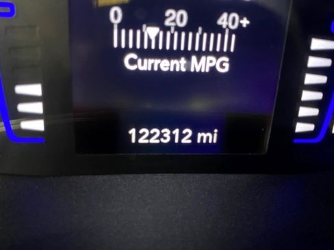 Used 2022 Chrysler Voyager LX FWD image 11