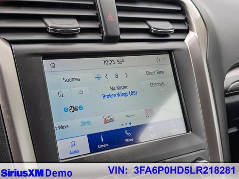 Used 2020 Ford Fusion SE FWD image 26