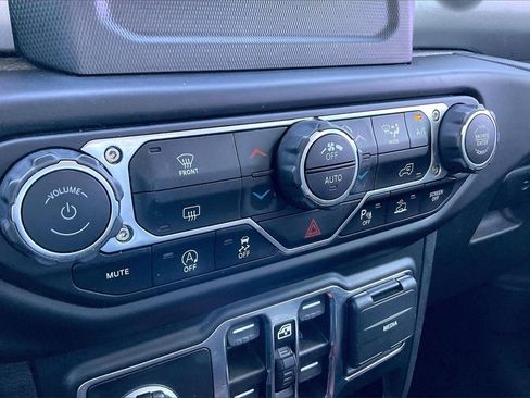 Used 2021 Jeep Gladiator Sport image 25