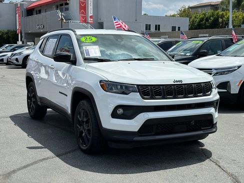 Used 2025 Jeep Compass Latitude w/ Altitude Special Edition AWD/4WD image 10