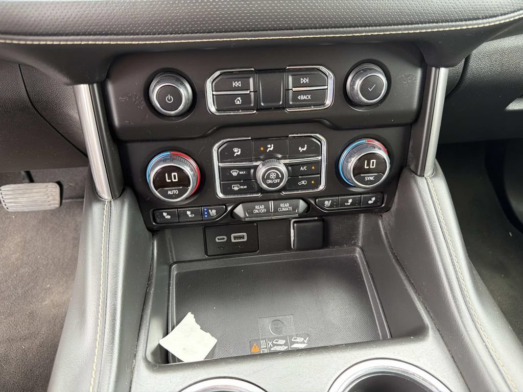 Used 2024 Chevrolet Suburban Premier AWD/4WD image 31
