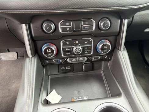 Used 2024 Chevrolet Suburban Premier AWD/4WD image 31