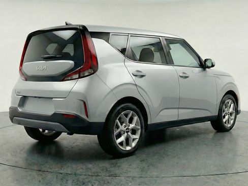Used 2025 Kia Soul LX w/ LX Technology Package FWD image 9