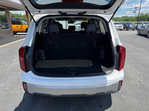 Used 2023 Kia Telluride LX FWD image 6