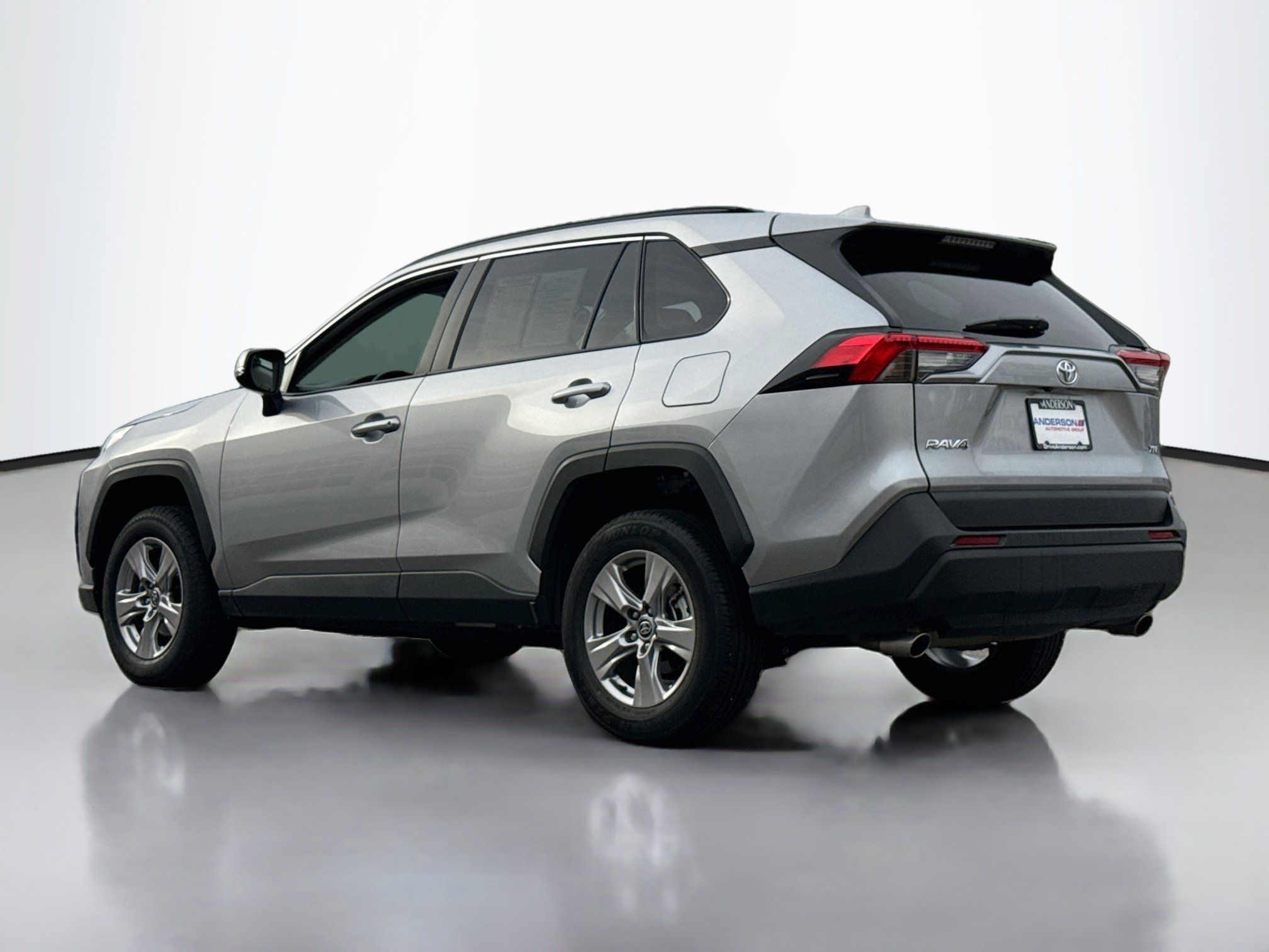 Used 2025 Toyota RAV4 XLE FWD image 5