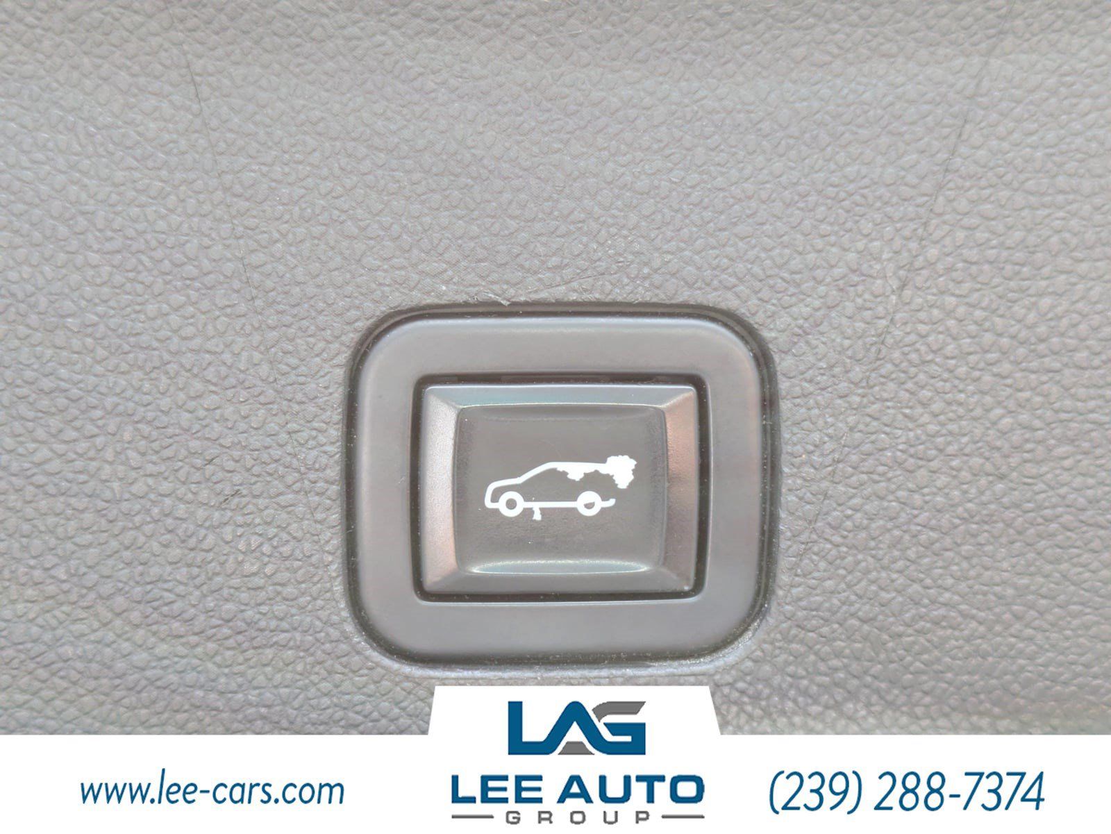 Used 2022 Cadillac Escalade ESV Premium Luxury RWD image 10