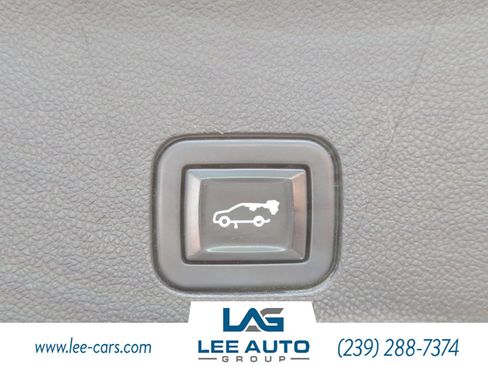 Used 2022 Cadillac Escalade ESV Premium Luxury RWD image 10
