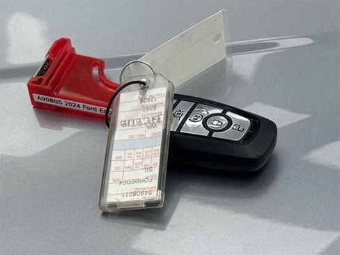 Used 2024 Ford Edge Titanium image 42