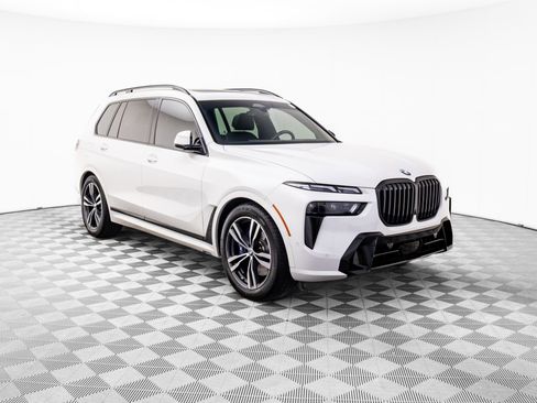 Used 2024 BMW X7 xDrive40i w/ M Sport Package image 7