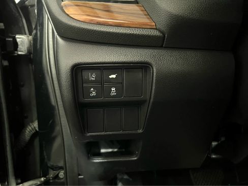 Used 2018 Honda CR-V Touring image 18