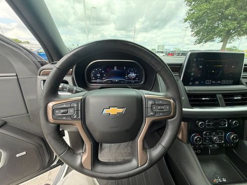 Used 2023 Chevrolet Suburban High Country w/ Premium Package 2 AWD/4WD image 29