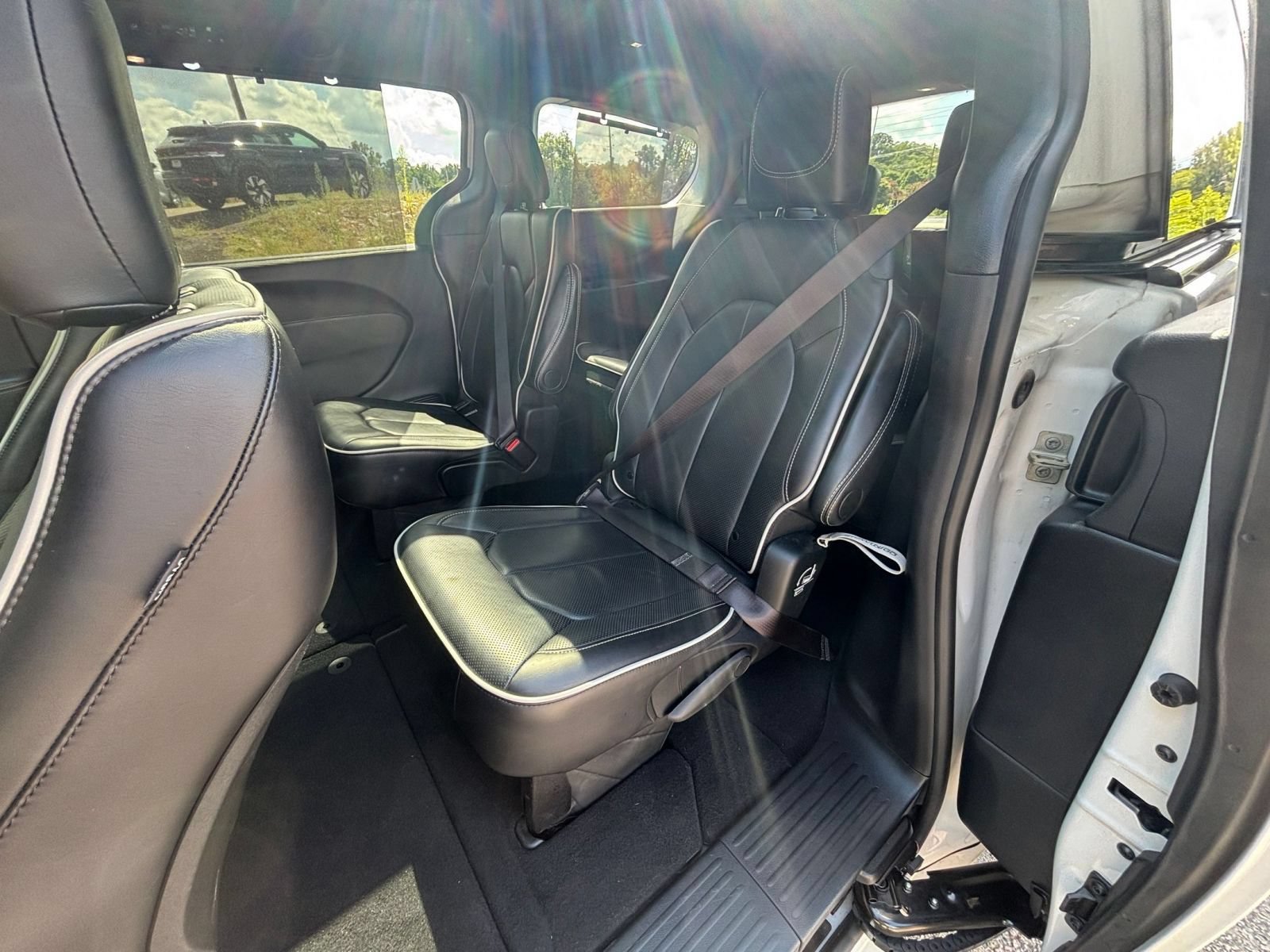Used 2025 Chrysler Pacifica Limited FWD image 40