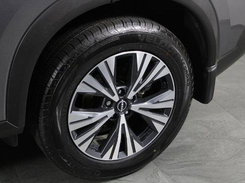 Certified 2022 Nissan Rogue SV image 10