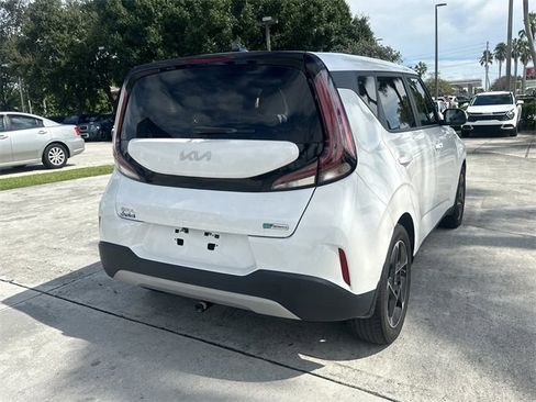 Certified 2023 Kia Soul EX image 6