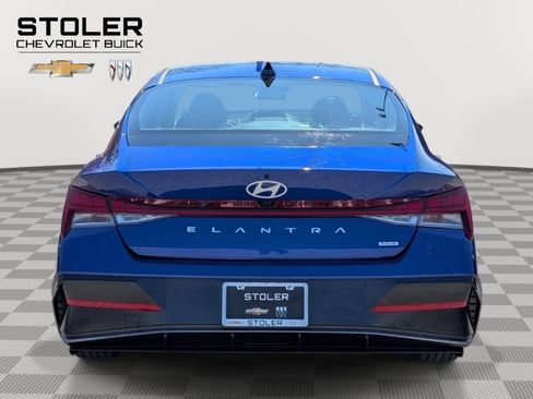 Used 2025 Hyundai Elantra Limited image 4