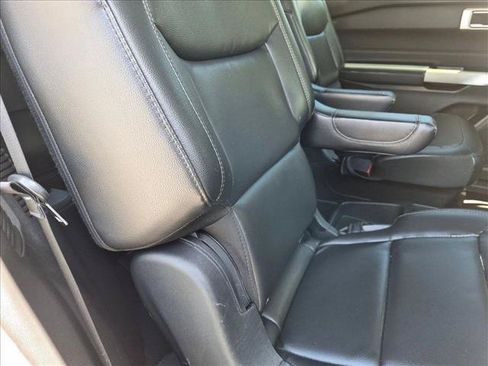 Used 2020 Ford Explorer XLT w/ Equipment Group 202A RWD image 17
