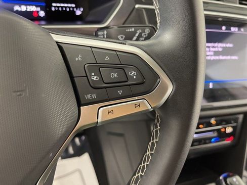 Used 2023 Volkswagen Tiguan SE image 17