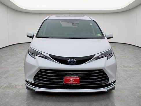 Certified 2024 Toyota Sienna Platinum image 7