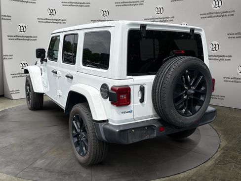 Used 2024 Jeep Wrangler Unlimited Sahara AWD/4WD image 3