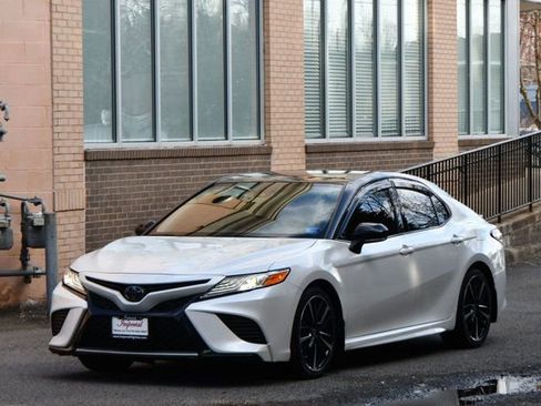 Used 2020 Toyota Camry XSE image 3