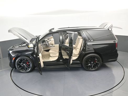 Used 2021 Cadillac Escalade Sport Platinum w/ LPO, ONYX Package image 90