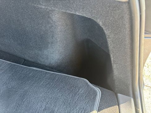 Used 2023 Tesla Model Y Long Range image 40