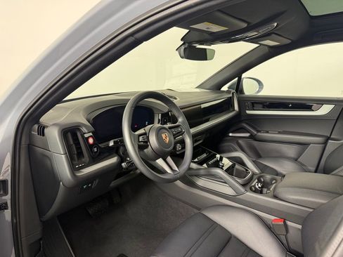 Certified 2025 Porsche Cayenne Coupe AWD/4WD image 4