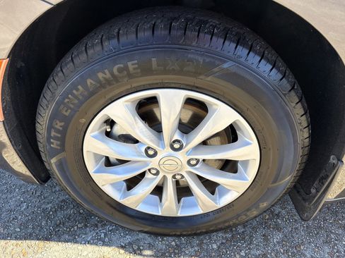 Used 2017 Chrysler Pacifica Touring-L image 11