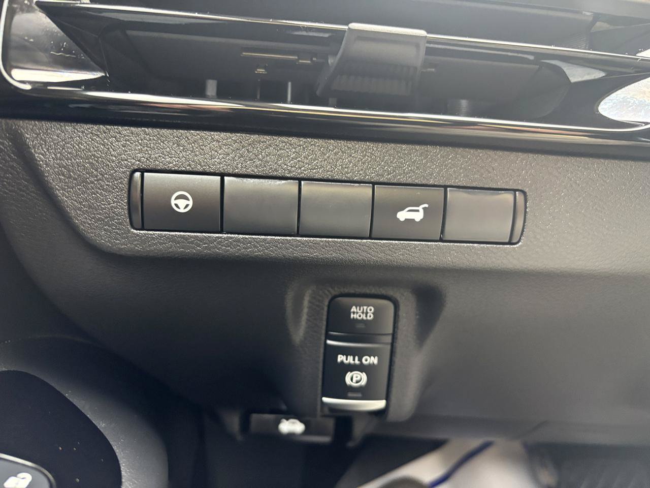 Used 2025 Nissan Murano SV AWD/4WD image 15