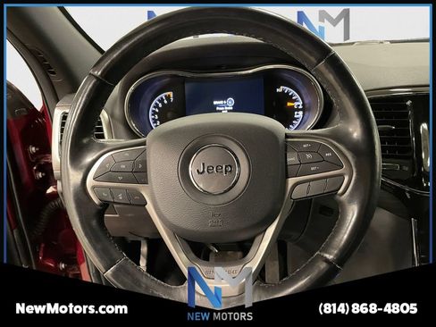 Used 2021 Jeep Grand Cherokee Laredo X AWD/4WD image 12