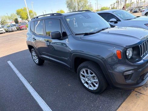 Used 2023 Jeep Renegade Latitude w/ Sun/Sound Group AWD/4WD image 2