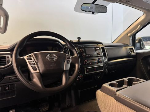 Used 2018 Nissan Titan S AWD/4WD image 9