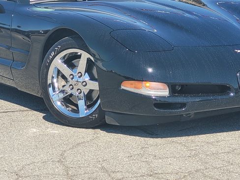 Used 2004 Chevrolet Corvette Base w/ Preferred Equipment Group image 9