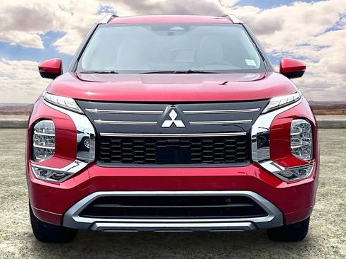 Used 2025 Mitsubishi Outlander SEL FWD image 2