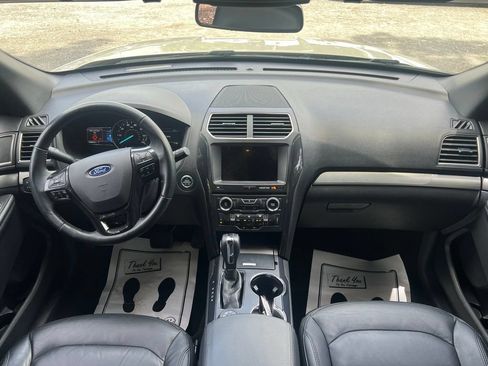 Used 2018 Ford Explorer XLT w/ Equipment Group 202A AWD/4WD image 22