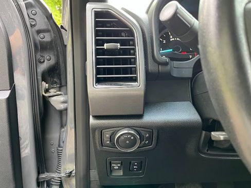 Used 2018 Ford F150 XLT w/ Equipment Group 302A Luxury AWD/4WD image 11
