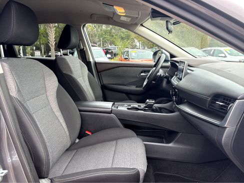 Used 2022 Nissan Rogue SV image 11