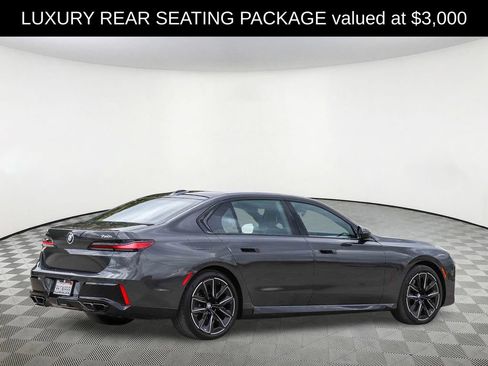 Used 2023 BMW 760i xDrive w/ Luxury Rear Seating Package AWD/4WD image 4