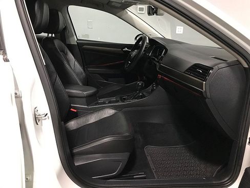Used 2020 Volkswagen Jetta SEL Premium image 13